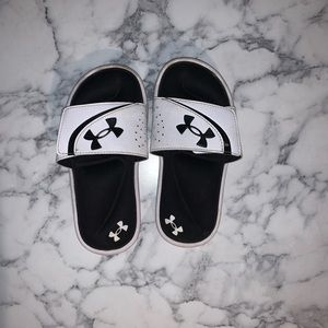 Kids Under Armour slide sandals. Size 13
